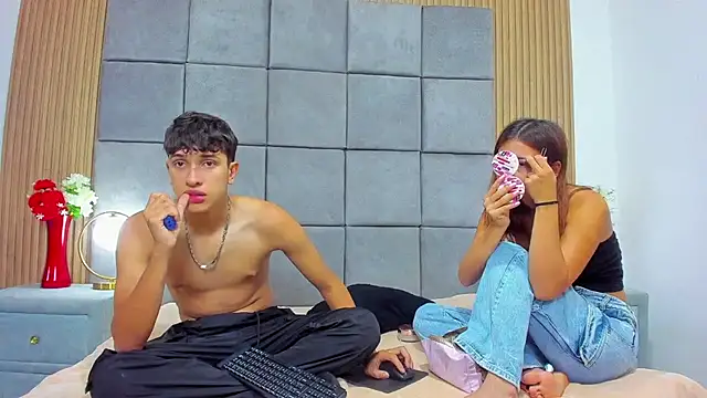 ChanellandMax online show from October 16, 2025, 1:19 pm