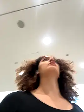 DreamThickCouple online show from September 18, 2025, 3:59 pm