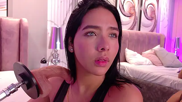 Snapshot of HilaryQueen chatting on December 19, 2025, 8:27 am HilaryQueen online show from December 19, 2025, 8:27 am