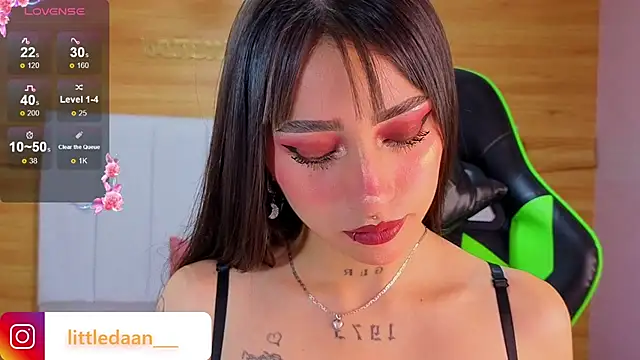 Abril Velvet a  online show from January 15, 2026, 12:52 pm