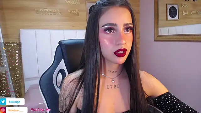 Snapshot of Abril_Velvet_a_ chatting on October 7, 2025, 7:37 pm Abril Velvet a online show from October 7, 2025, 7:37 pm