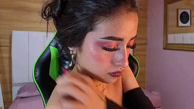 Snapshot of Abril_Velvet_a_ chatting on November 23, 2025, 1:26 am Abril Velvet a online show from November 23, 2025, 1:26 am