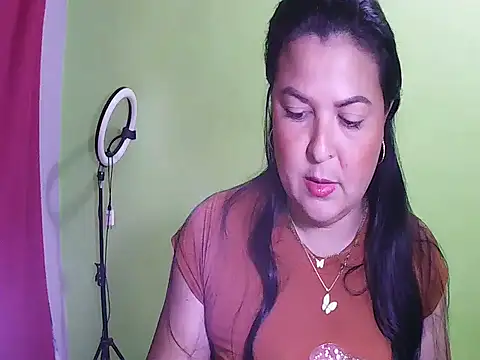 Snapshot of anapaulaa chatting on November 4, 2025, 9:29 pm anapaulaa online show from November 4, 2025, 9:29 pm