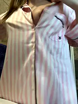 Snapshot of KaseyQuinn_ chatting on November 26, 2025, 9:31 am KaseyQuinn online show from November 26, 2025, 9:31 am