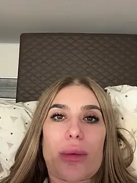 Snapshot of KaseyQuinn_ chatting on November 26, 2025, 10:43 pm KaseyQuinn online show from November 26, 2025, 10:43 pm