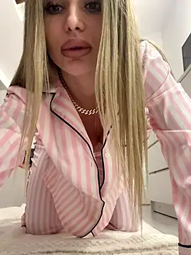 Snapshot of KaseyQuinn_ chatting on November 8, 2025, 8:56 pm KaseyQuinn online show from November 8, 2025, 8:56 pm