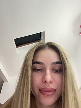 Snapshot of KaseyQuinn_ chatting on November 5, 2025, 9:23 am KaseyQuinn online show from November 5, 2025, 9:23 am