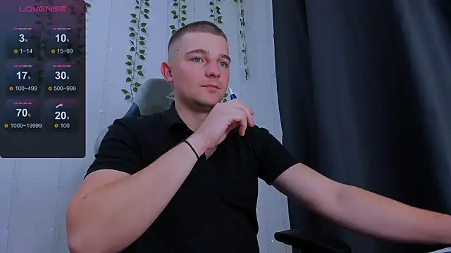 Snapshot of Your_Claddagh chatting on November 16, 2025, 2:49 am Your Claddagh online show from November 16, 2025, 2:49 am