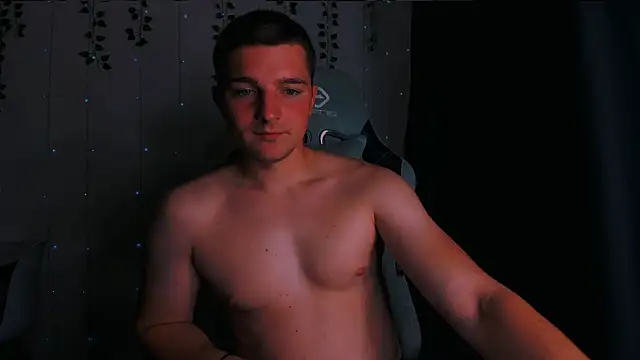 Snapshot of Your_Claddagh chatting on September 13, 2025, 6:52 pm Your Claddagh online show from September 13, 2025, 6:52 pm