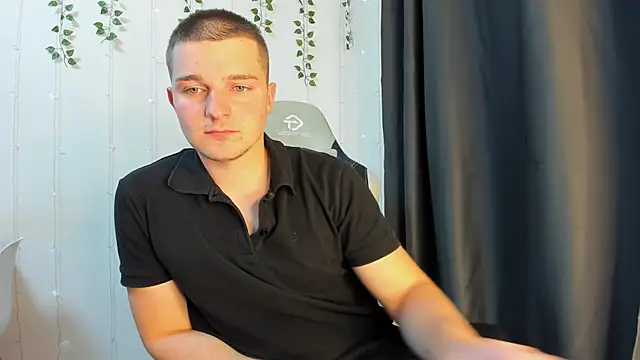 Snapshot of Your_Claddagh chatting on September 28, 2025, 6:04 pm Your Claddagh online show from September 28, 2025, 6:04 pm