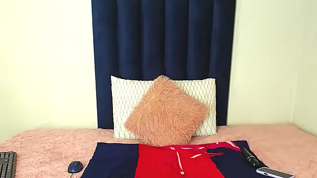 Pinkdollyg online show from April 9, 2026, 9:32 pm