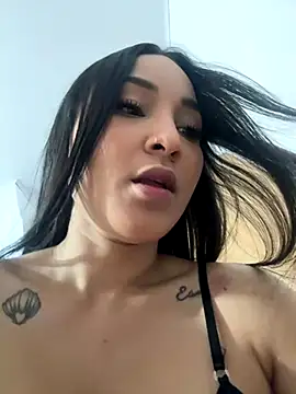 ReinaChloe online show from September 21, 2025, 2:55 pm