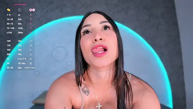 ReinaChloe online show from March 16, 2026, 4:32 pm