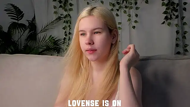 ElizSpieth online show from November 16, 2025, 1:10 am