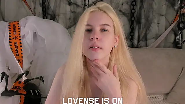 ElizSpieth online show from November 4, 2025, 1:09 am