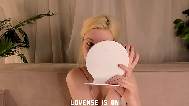 ElizSpieth online show from November 8, 2025, 1:09 am