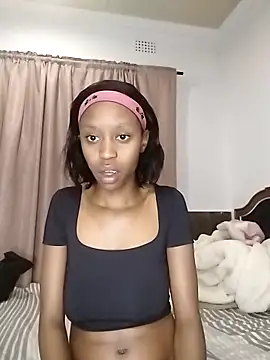 Snapshot of LonelyQueenxx25 chatting on September 29, 2025, 4:34 pm LonelyQueenxx25 online show from September 29, 2025, 4:34 pm