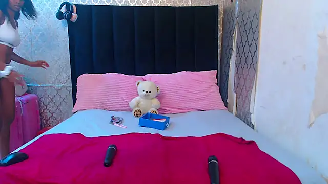 Snapshot of LonelyQueenxx25 chatting on October 3, 2025, 6:31 pm LonelyQueenxx25 online show from October 3, 2025, 6:31 pm