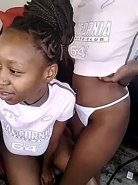 Snapshot of LonelyQueenxx25 chatting on November 2, 2025, 1:27 pm LonelyQueenxx25 online show from November 2, 2025, 1:27 pm