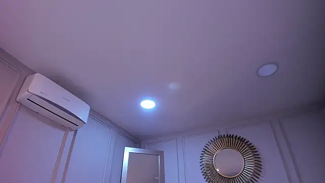 CharlotteBrownn  online show from December 21, 2025, 4:36 am