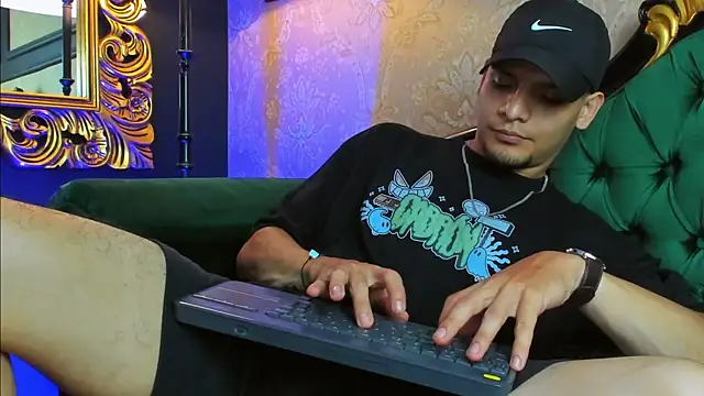 AlessandroKiing online show from July 18, 2026, 11:13 pm