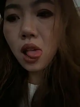 feifei 521 online show from September 18, 2025, 1:19 am