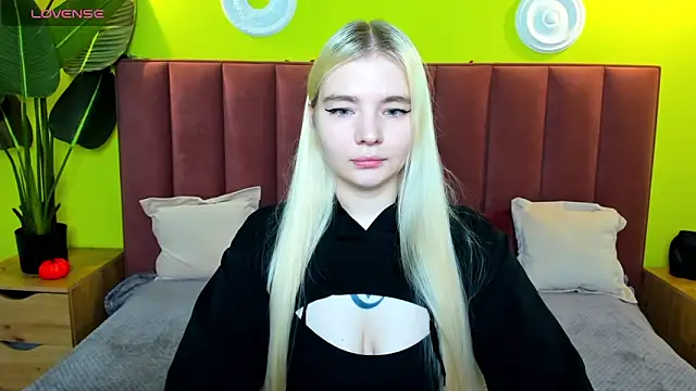 RuthBryant online show from November 12, 2025, 12:37 am