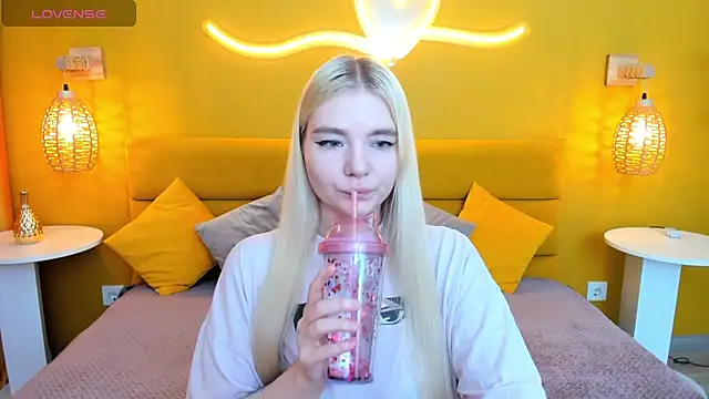 RuthBryant online show from October 18, 2025, 12:45 am