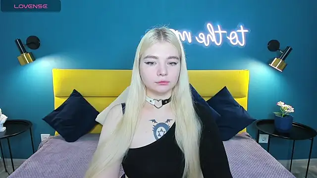 RuthBryant online show from October 8, 2025, 1:07 am