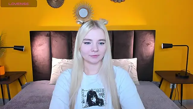 RuthBryant online show from October 13, 2025, 1:07 am