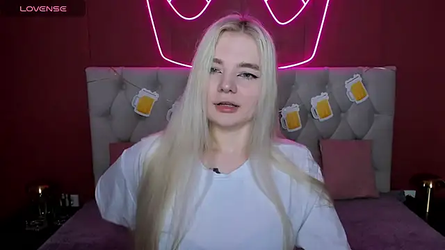 RuthBryant online show from September 22, 2025, 1:33 am