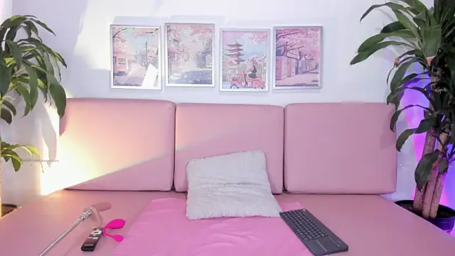 Snapshot of Yumii_sweetgirl chatting on October 10, 2025, 12:50 pm Yumii sweetgirl online show from October 10, 2025, 12:50 pm