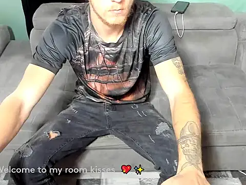 HugeDickFuck online show from November 8, 2025, 12:42 pm