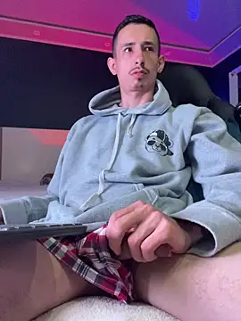 Damartinez27 online show from October 16, 2025, 8:00 am