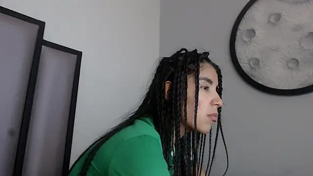 Lucy-23 online show from December 5, 2025, 5:17 am