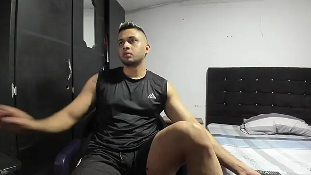 Snapshot of Ryan_xc1 chatting on February 1, 2026, 2:32 am Ryan xc1 online show from February 1, 2026, 2:32 am