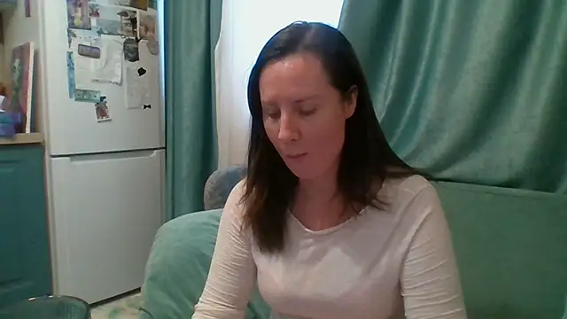 ALICAINWONDERLAND online show from November 7, 2025, 10:53 am