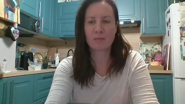 ALICAINWONDERLAND online show from December 2, 2025, 6:09 pm