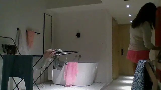 ALICAINWONDERLAND online show from September 18, 2025, 3:59 pm