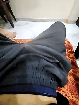 coupleyug online show from September 19, 2025, 6:12 pm