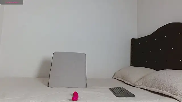 SamyRoss online show from October 5, 2025, 8:43 pm