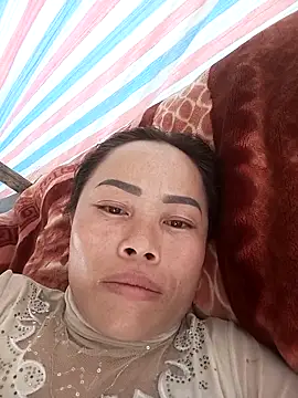 CoMay003 online show from April 5, 2026, 6:42 am