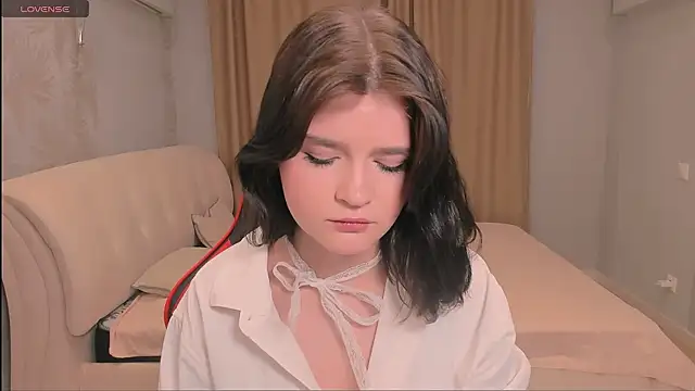 MoriGirl online show from September 15, 2025, 3:01 pm