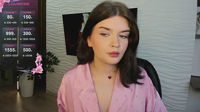 MoriGirl online show from October 3, 2025, 1:01 pm