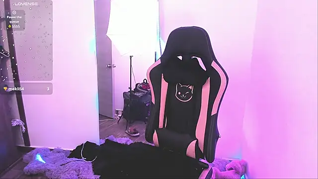 samiacooper25 online show from October 7, 2025, 2:18 pm