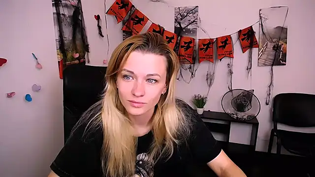 PeppyMia online show from November 1, 2025, 2:51 am