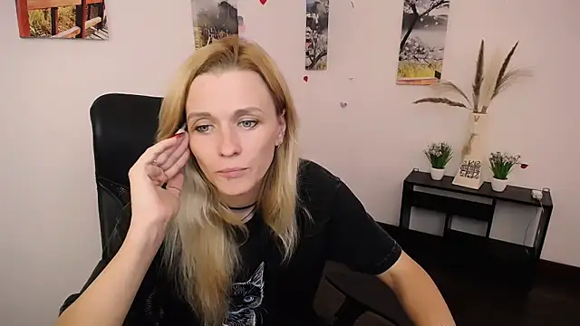 PeppyMia online show from September 22, 2025, 7:47 am