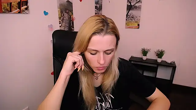 PeppyMia online show from September 30, 2025, 6:52 am