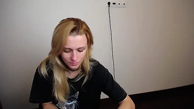 PeppyMia online show from September 21, 2025, 7:13 am