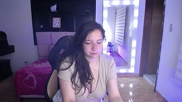 Agatha bellucci  online show from December 3, 2025, 2:49 pm